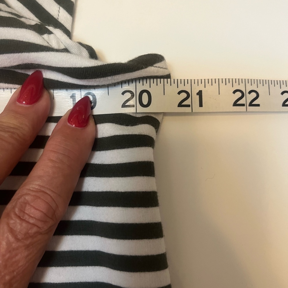 #307 Michael Kors Olive and White Striped Dress In Excellent condition. - Picture 10 of 11